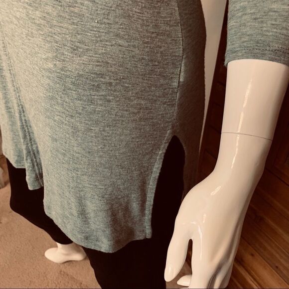 LUCY & LAUREL Sage Green Top size M - Picture 7 of 14